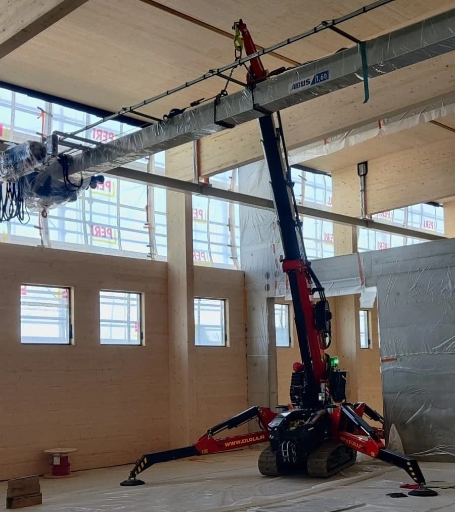 Mininosturi ahtaisiin kohteisiin Haminassa